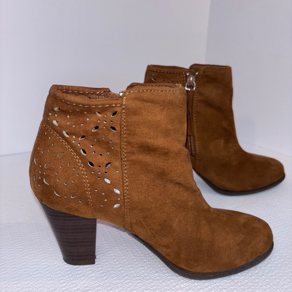 American Eagle Brown Faux Suede Perforated Heeled Ankle Booties Size 7‎